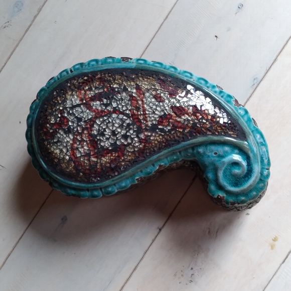 Decorative paisley shaped keepsake ceramic dish - Picture 2 of 13